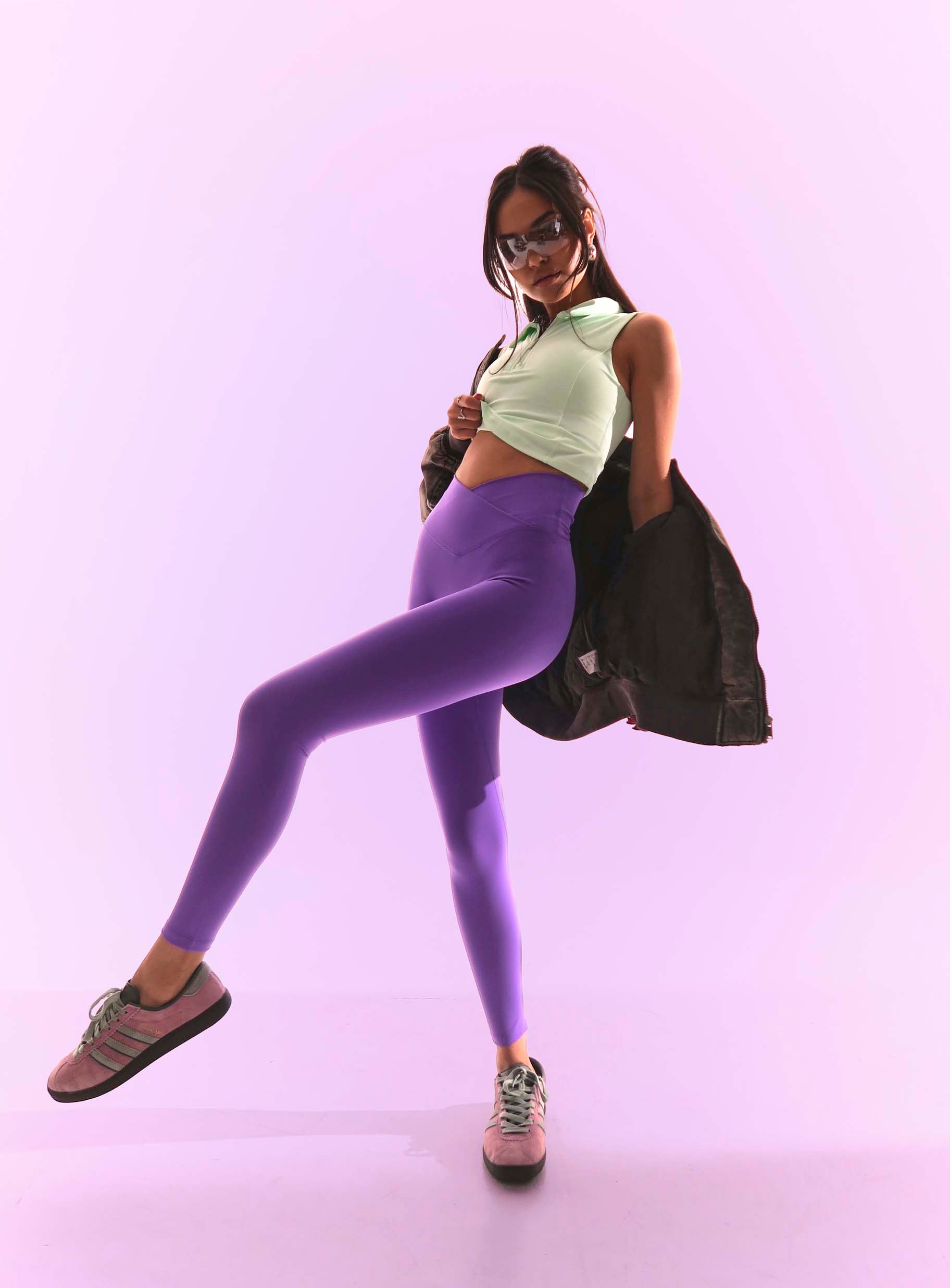VividFlow V-Cut Purple Leggings
