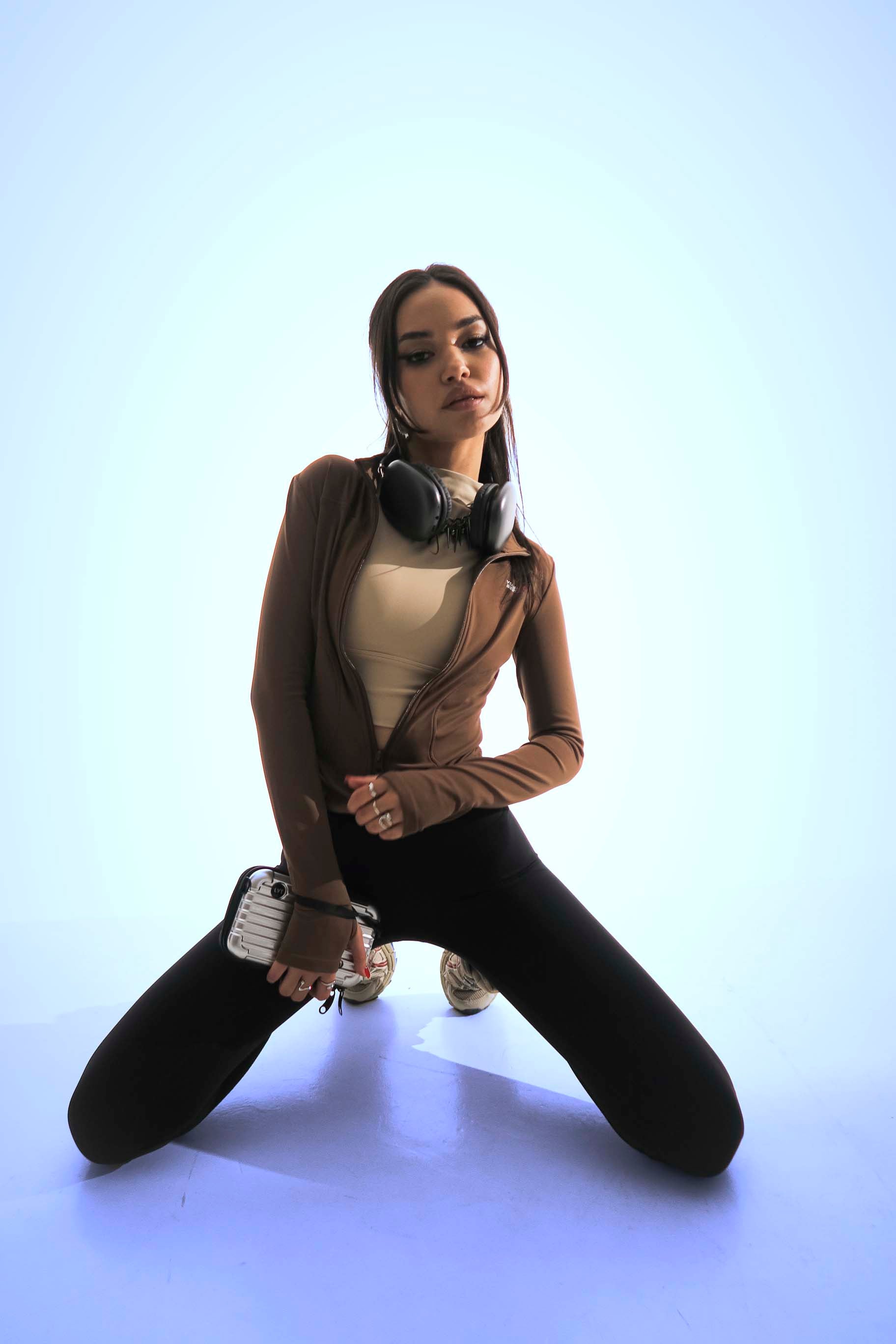 VividFlow V-Cut Black Leggings