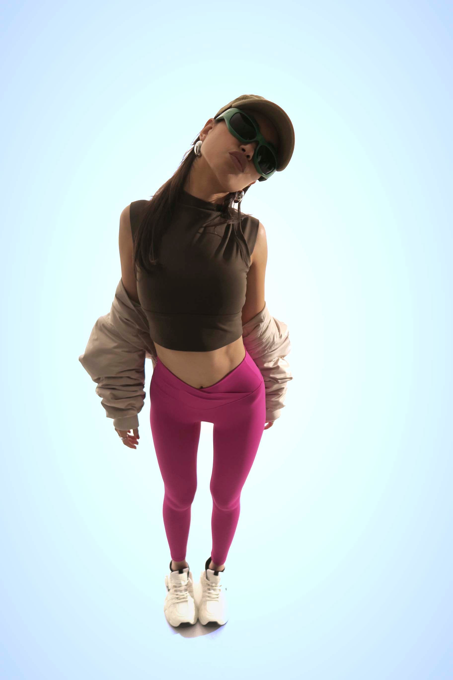 VividFlow V-Cut Red Leggings